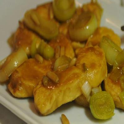 163 POLLO CON PORRI ALLA PIASTRA